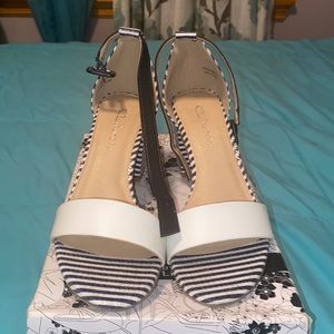 Chinese Laundry Black White Stripped Sandals